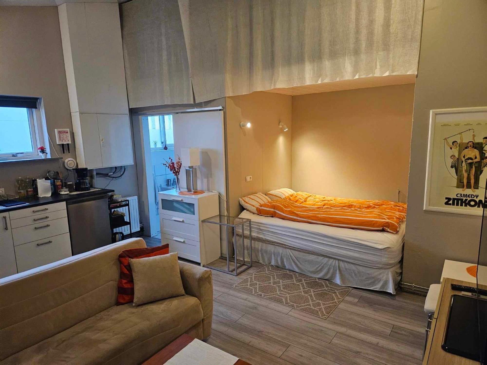 Private Studio Apartment Near The Airport Njarthvik Eksteriør billede